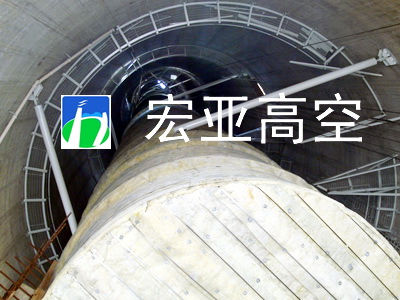 烟囱倒模施工内景